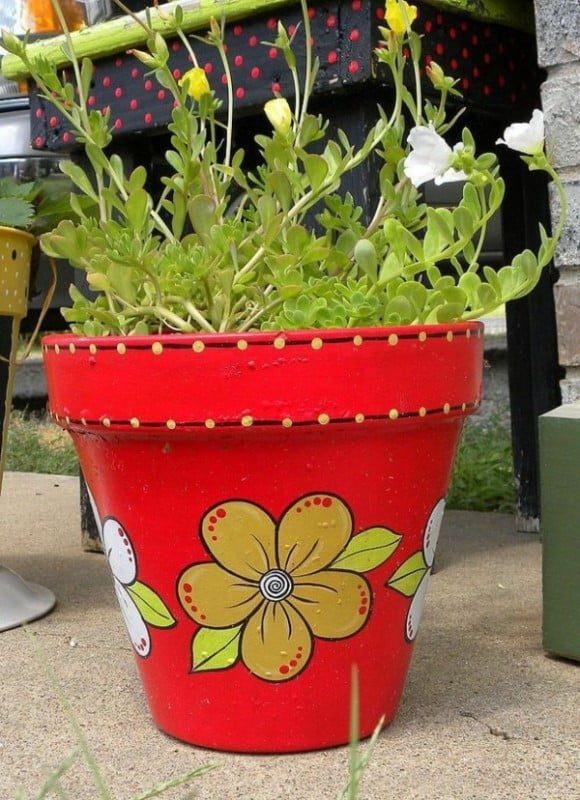 beautiful-painted-flower-pots-in-red-3518313