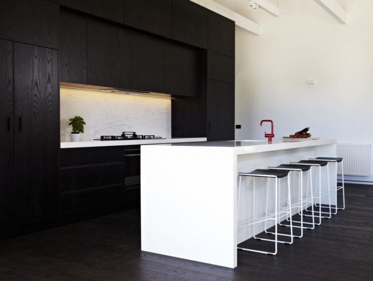 black-and-white-kitchen-1-13-768x580-4316425