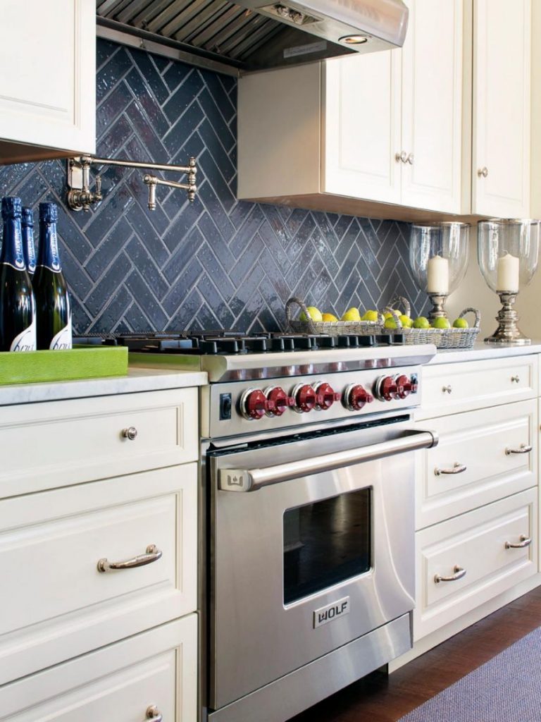 black-and-white-kitchen-3-768x1024-3854558