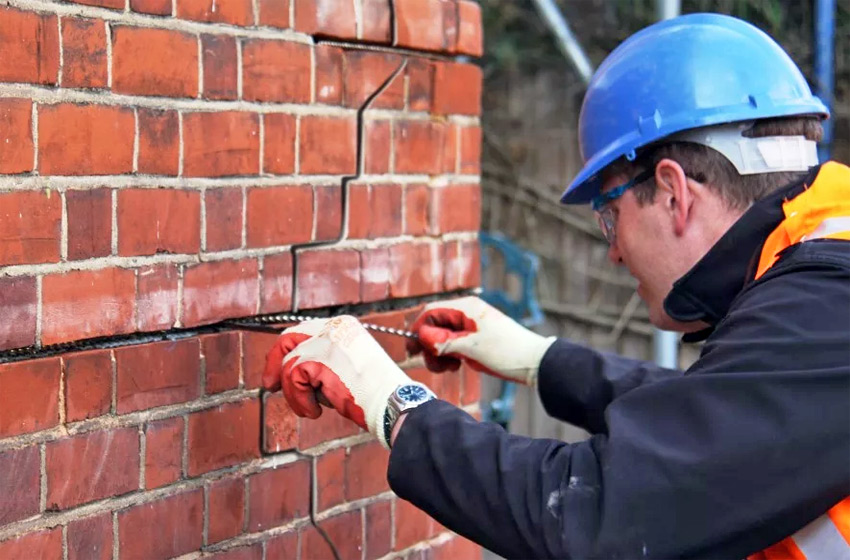 Укрепление стен и заделка трещин в зданиях: как правильно выбрать компанию